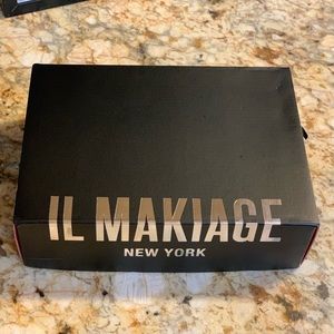 IL Makiage “Woke Up Like This” Foundation - 215
